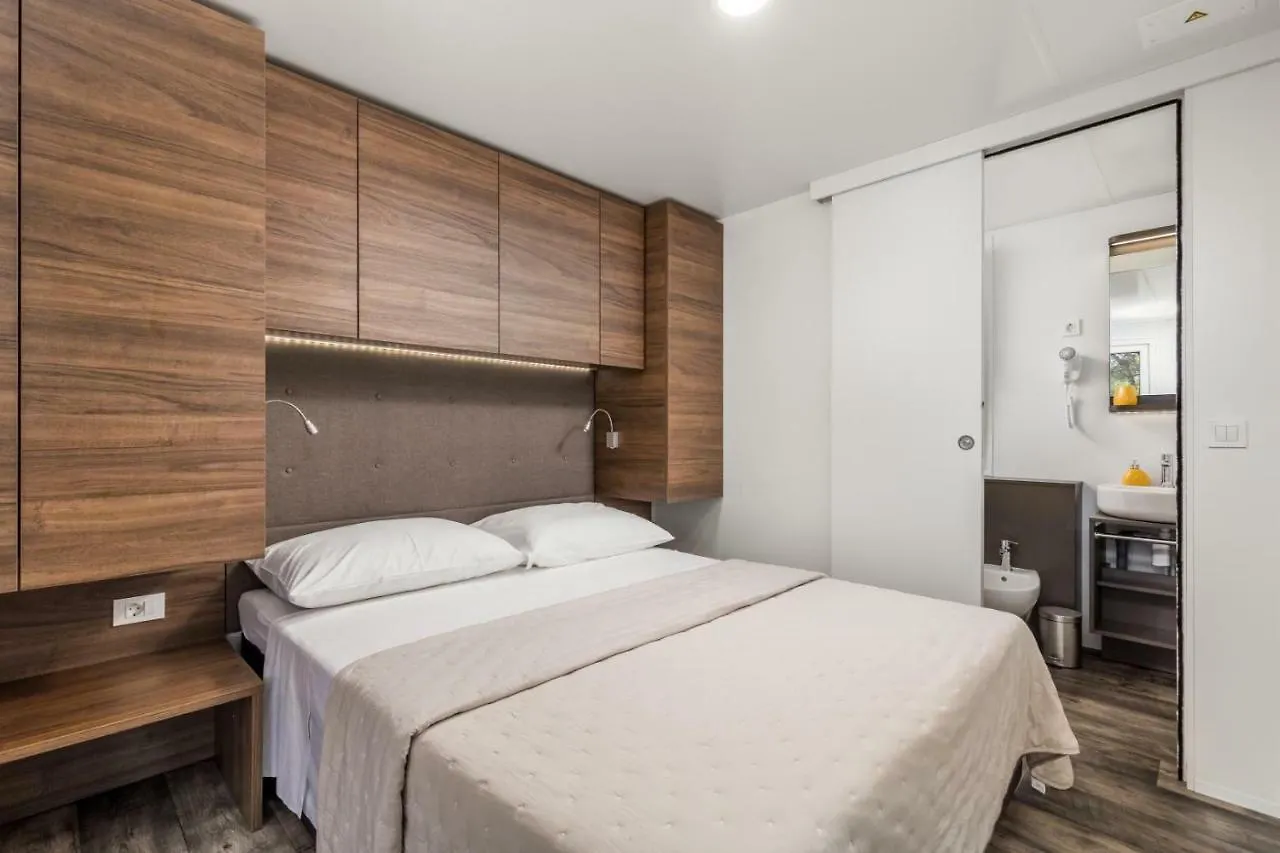 Camping Kamp PUNTA JERTA Hotel Pinezići Croaţia